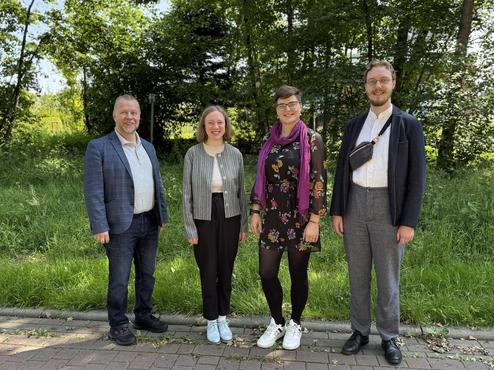 (vl) Kreispfarrer Dr. Urs-Ullrich Muther, Hannah Böckmann, Patrizia Mandel-Birajdar und Johannes Böckmann