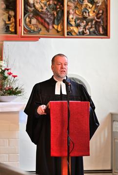 Kreispfarrer Dr. Urs-Ullrich Muther im Gottesdienst